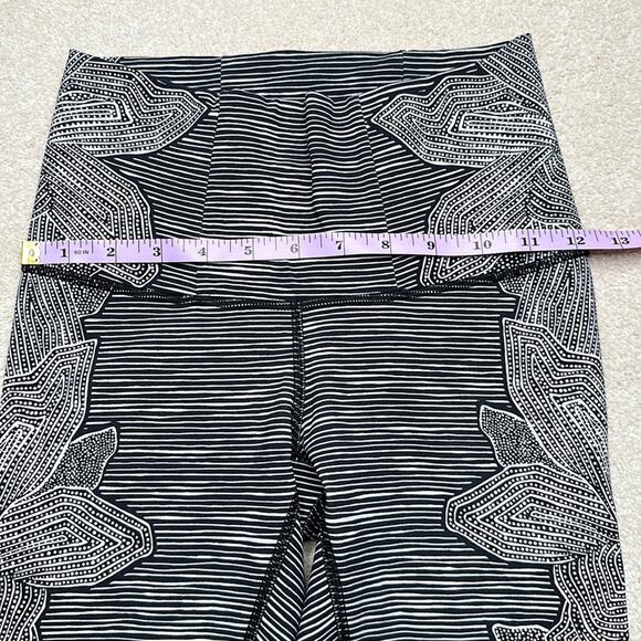Lululemon Wunder Under Legging Pant (Hi-Rise)
Dottie Tribe White Black - Picture 8 of 9